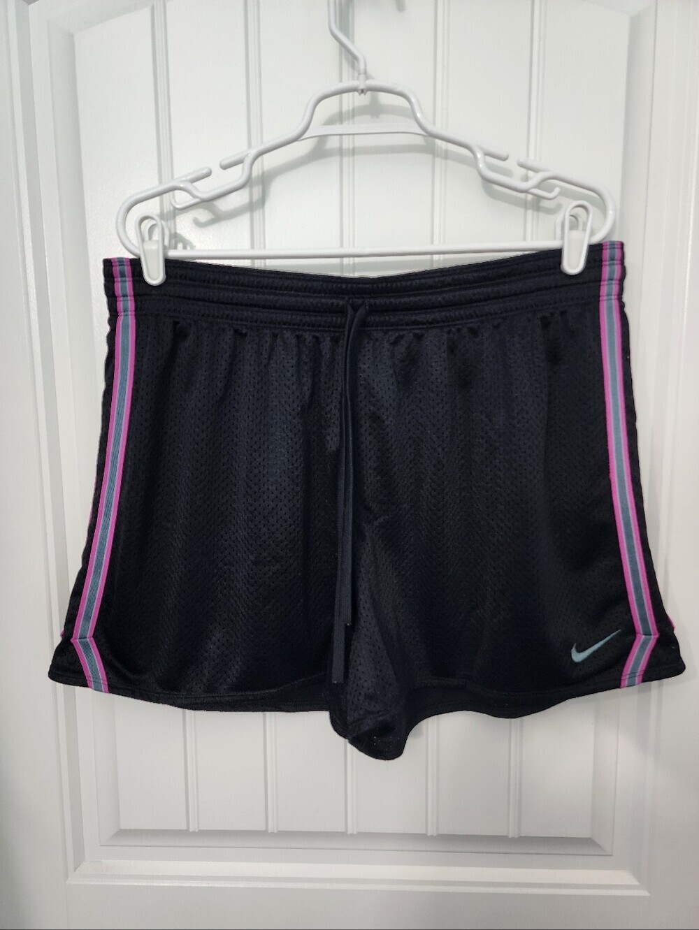 Nike Dri-FIT Women's Black Mesh Athletic Shorts Pink Grey Striped, Size XL